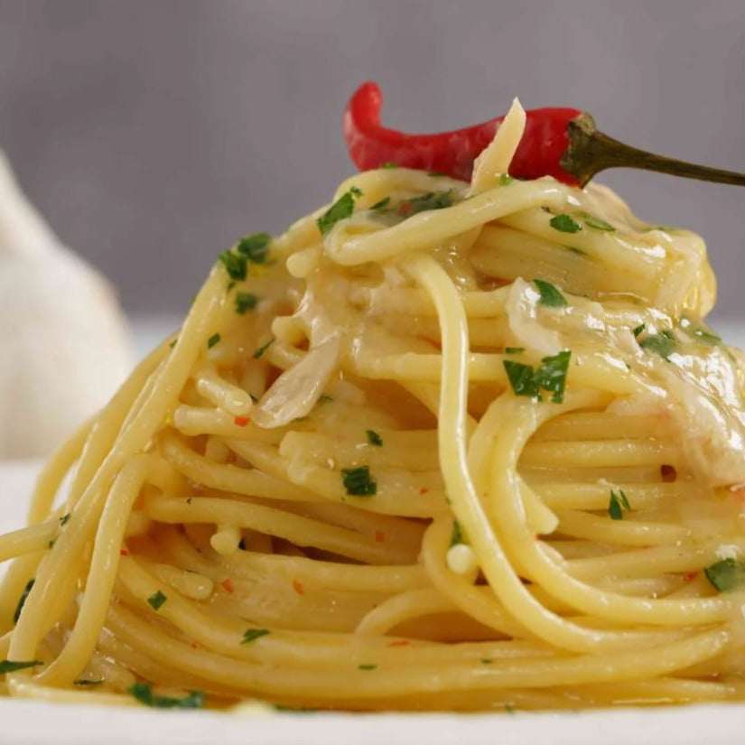 Spaghetti mit Knoblauch, Öl und Peperoni