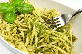 Strozzapreti al pesto